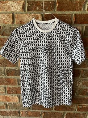 Armani exchang Men's Black & White Graphic Crew Neck Shirt size xsmall